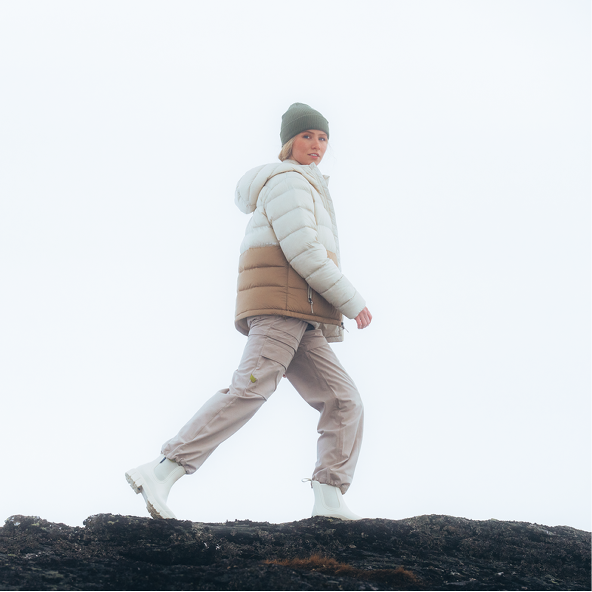 Fuego Max Down Hooded Jacket - Women's - Image 7